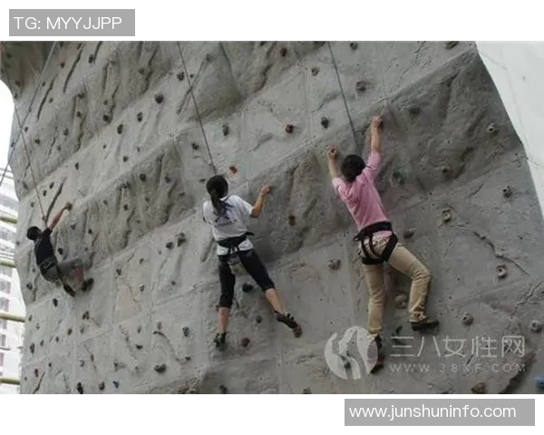 深圳攀岩队的灵活性揭秘：挑战极限与团队精神的完美结合