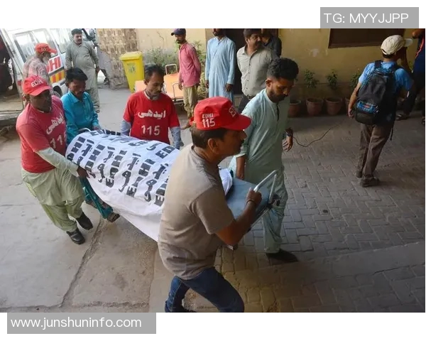 罗马市中心发生交通事故，造成多人受伤